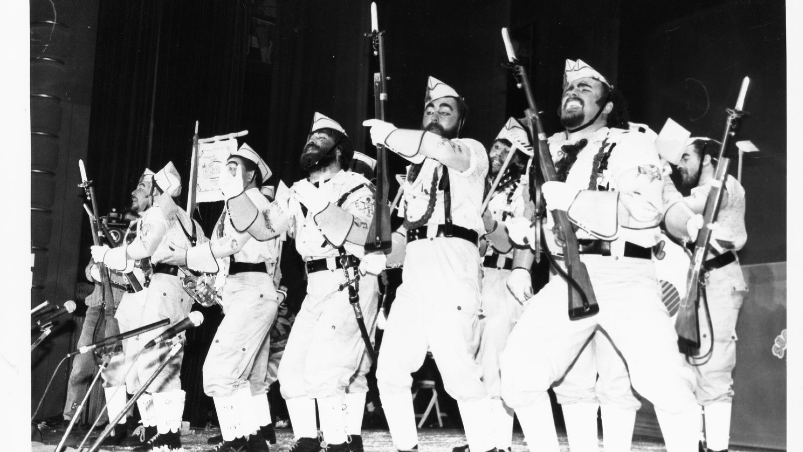 Chirigota 'Hasta que la muerte nos separe', de 1990.