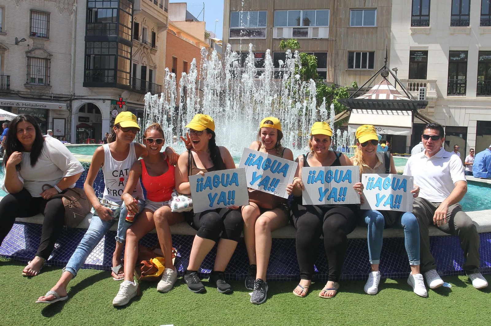 Imágenes de la manifestación para pedir agua y tierra para los regadíos del Condado.