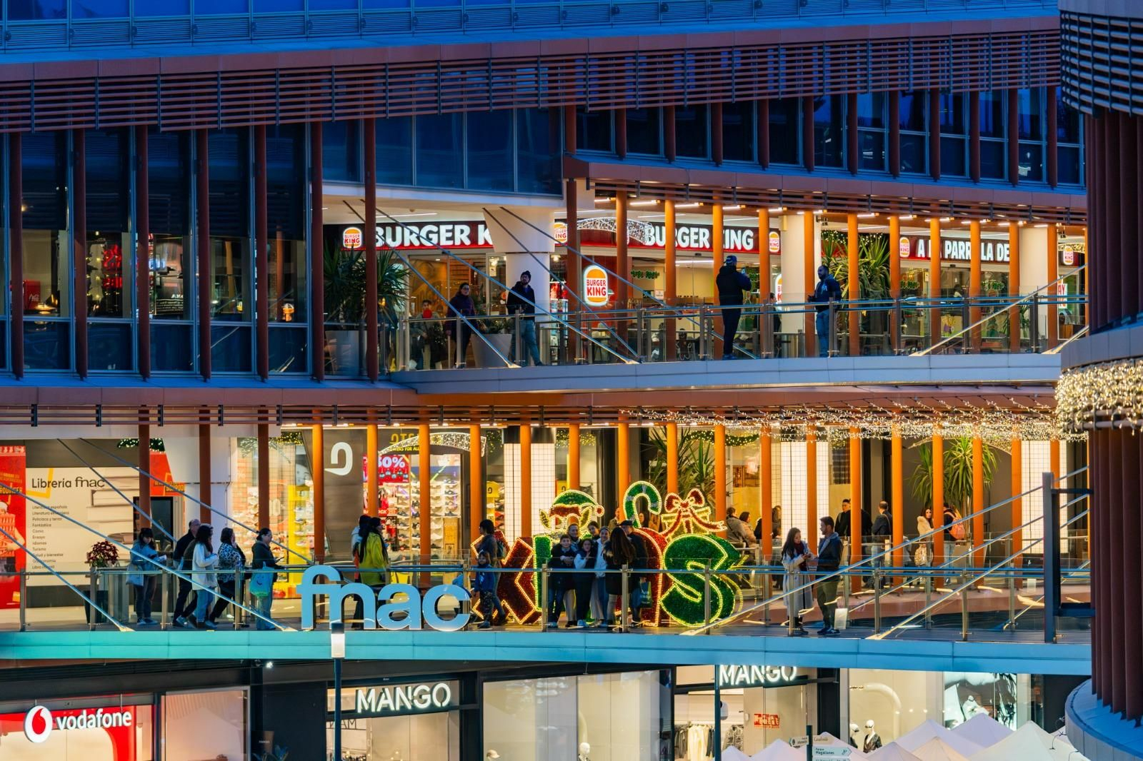 Vista general de la zona de restauración del centro comercial Torre Sevilla.