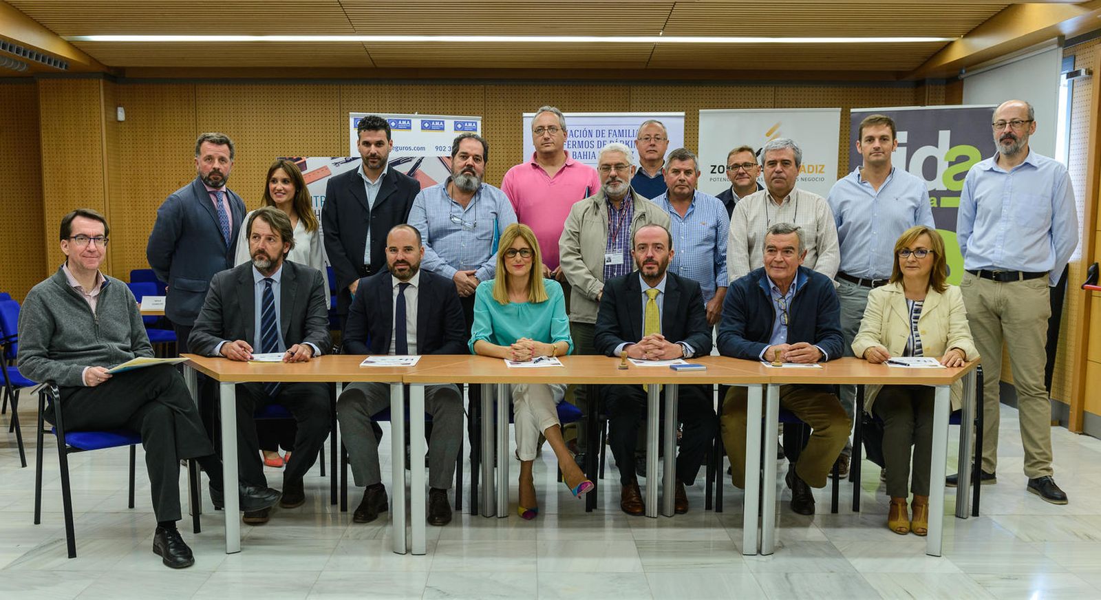 Foto de familia de la primera sesión del proyecto 'ConTrato Humano' de Párkinson.