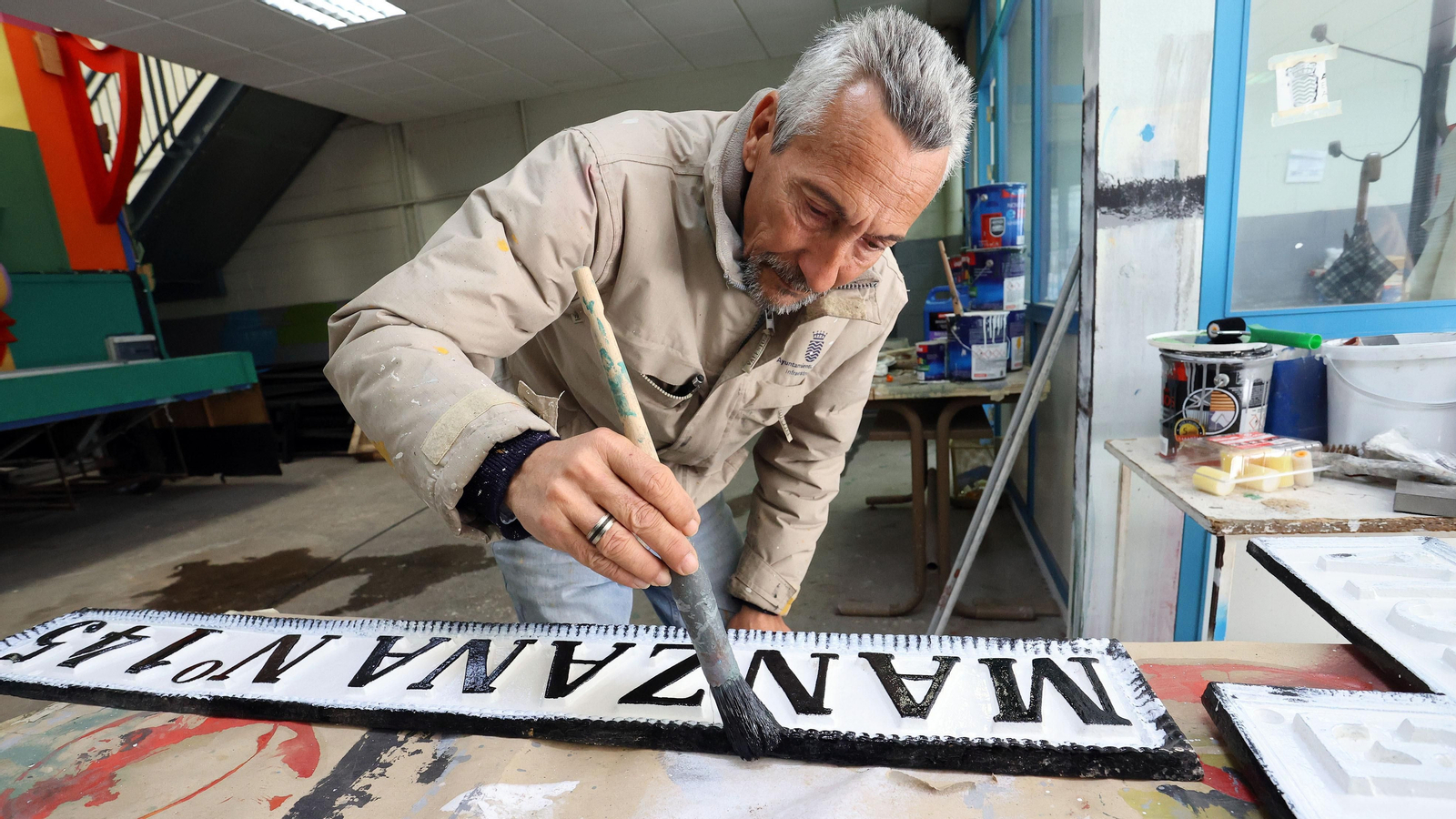 Trabajos de restauración del callejero de Jerez