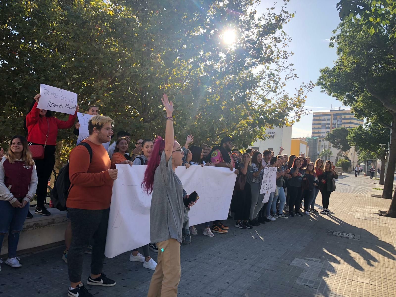Los estudiantes, en su protesta de esta mañana.