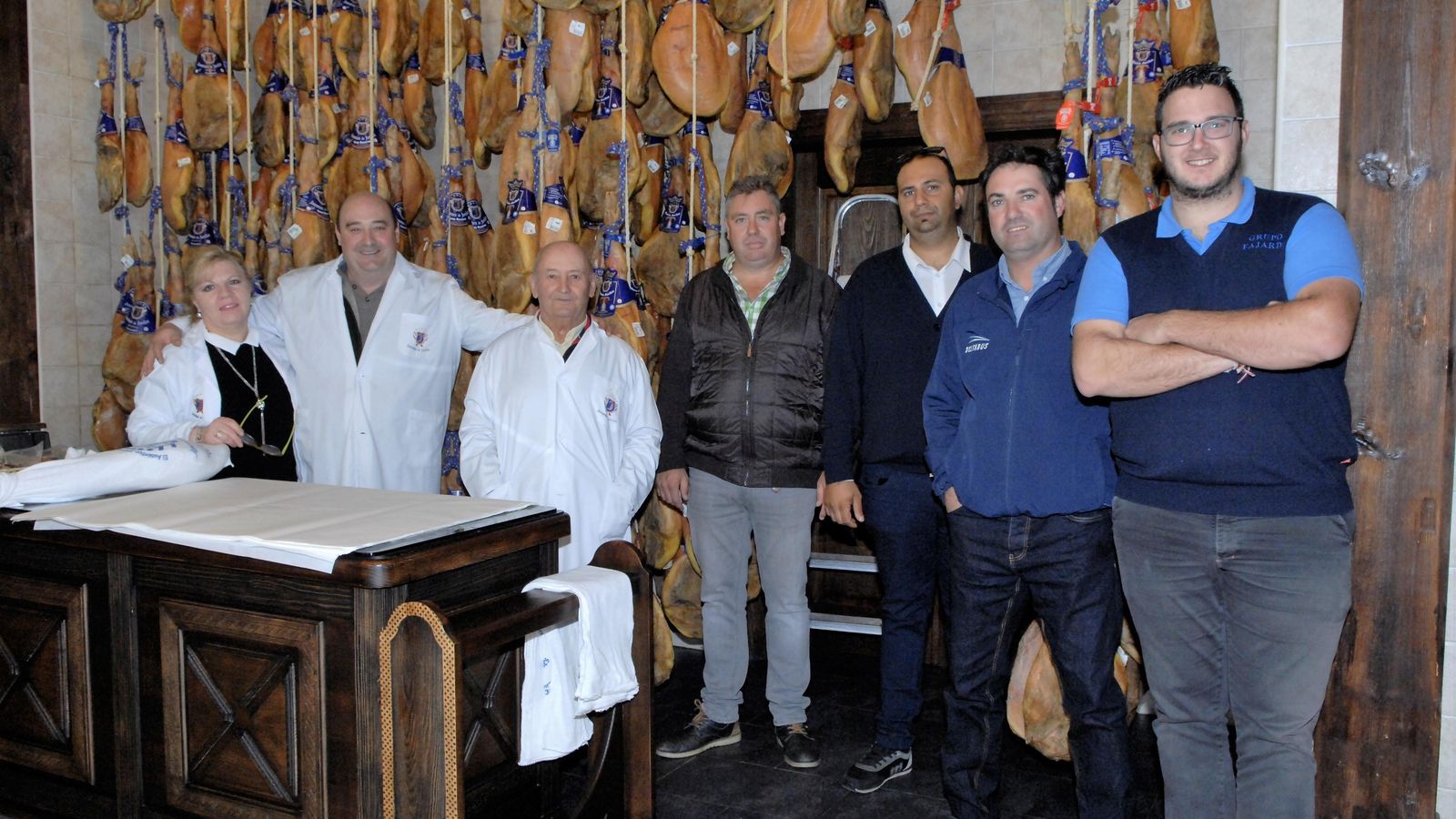 Con su hijo, su nuera y unos amigos.