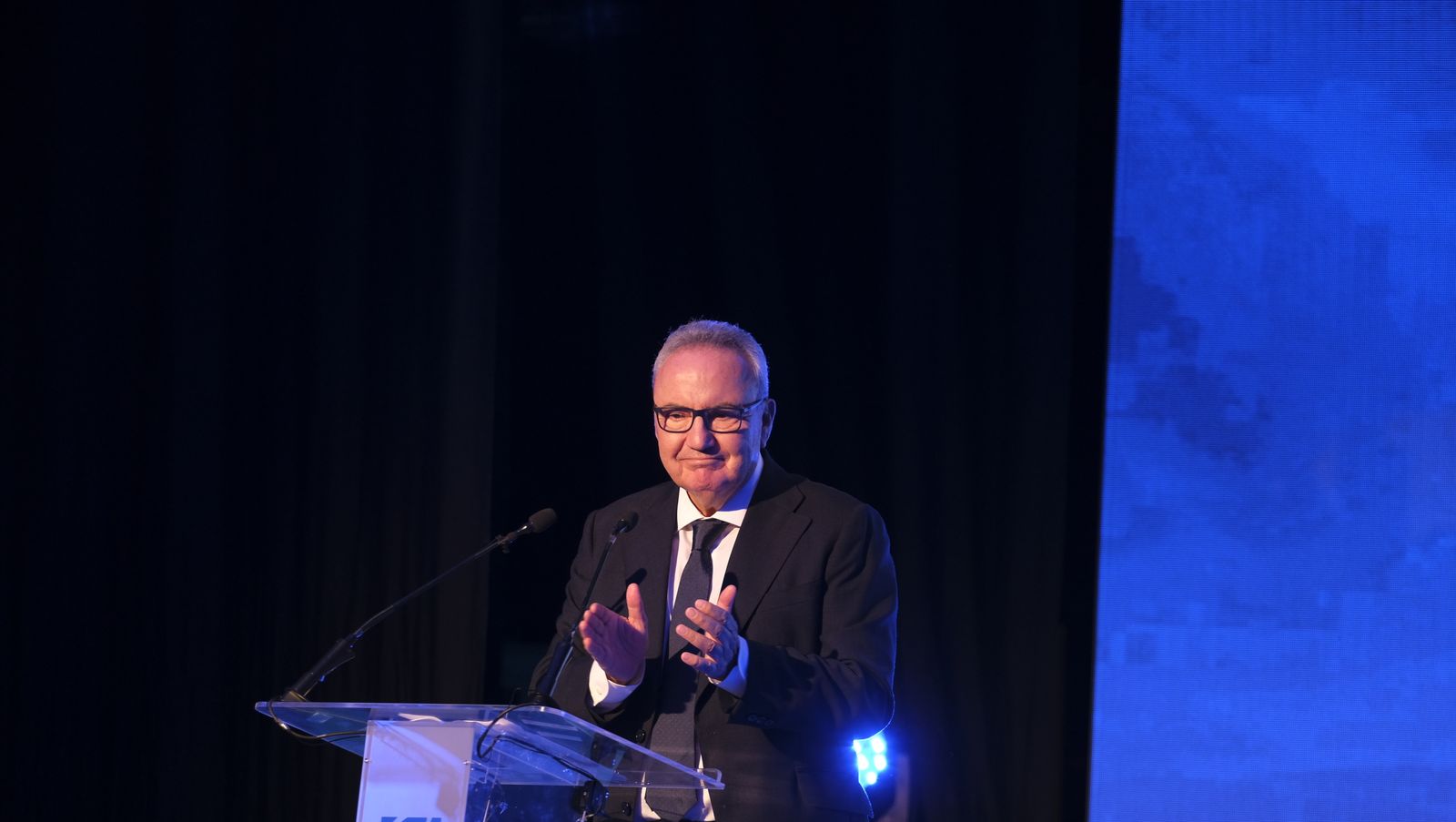 Imágenes del reconocimiento  como Presidente de Honor de la Asociación de Empresarios del Mármol, Francisco Martínez Cosentino