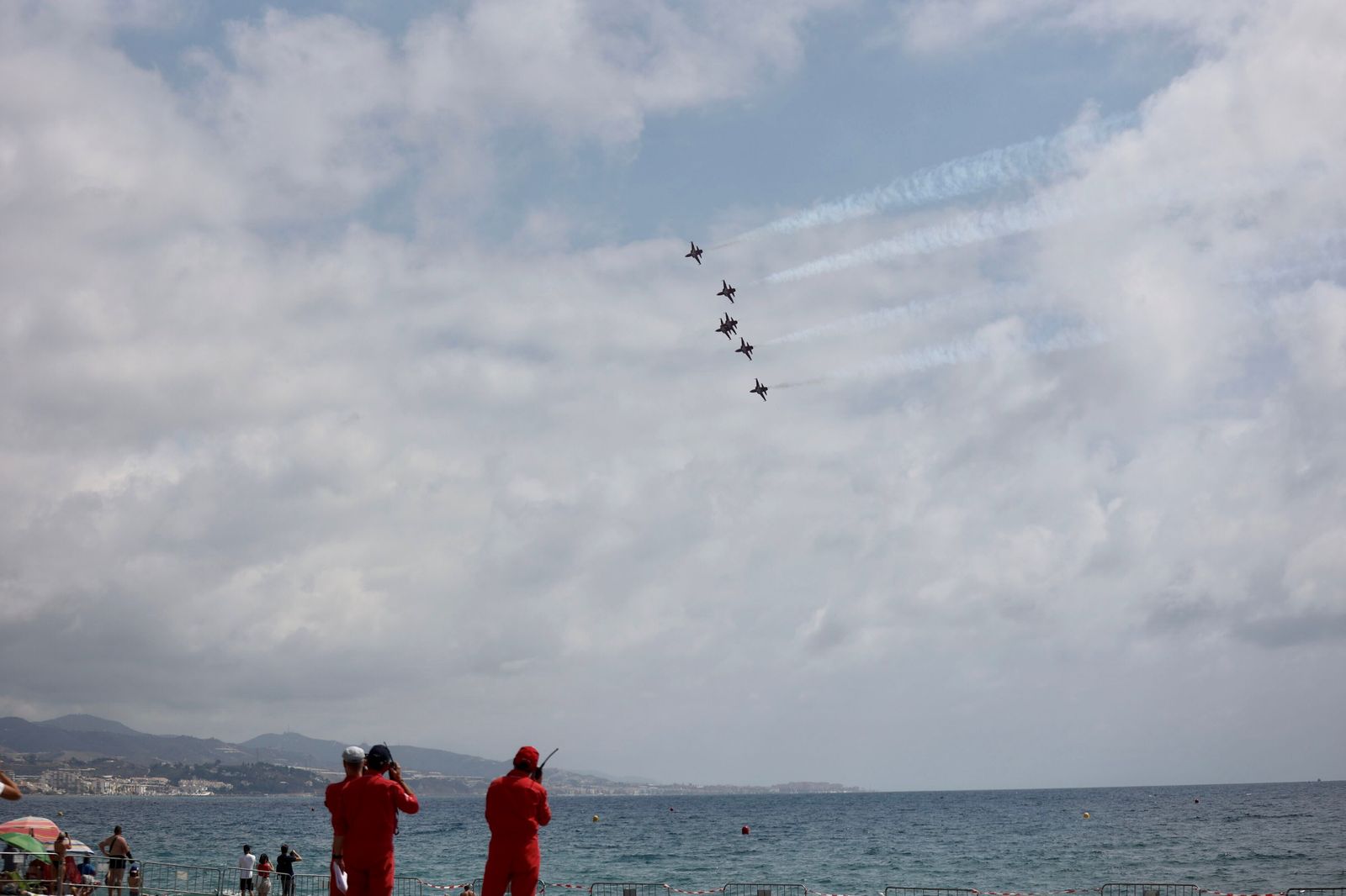 Exhibiciones en la jornada inaugural del Festival Aéreo de Torre del Mar