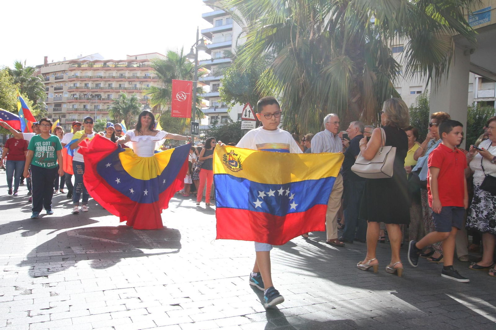 Imágenes del desfile Iberoamericano de bailes.