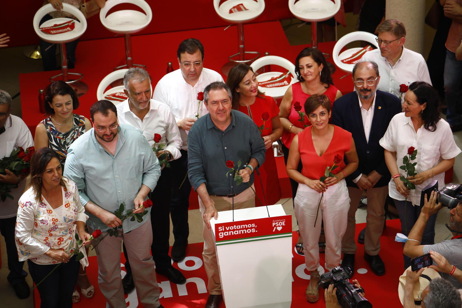 Espadas, en Córdoba, rodeado de presidentes autonómicos del PSOE.