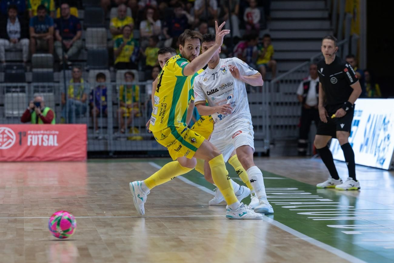 Las mejores imágenes de la amplia victoria del Jaén Paraíso Interior FS sobre O Parrulo Ferrol