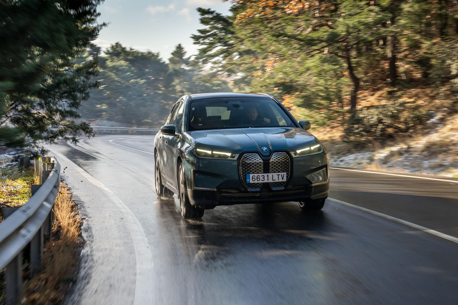 Así es y así va el iX, el SUV eléctrico más grande, refinado y potente de BMW