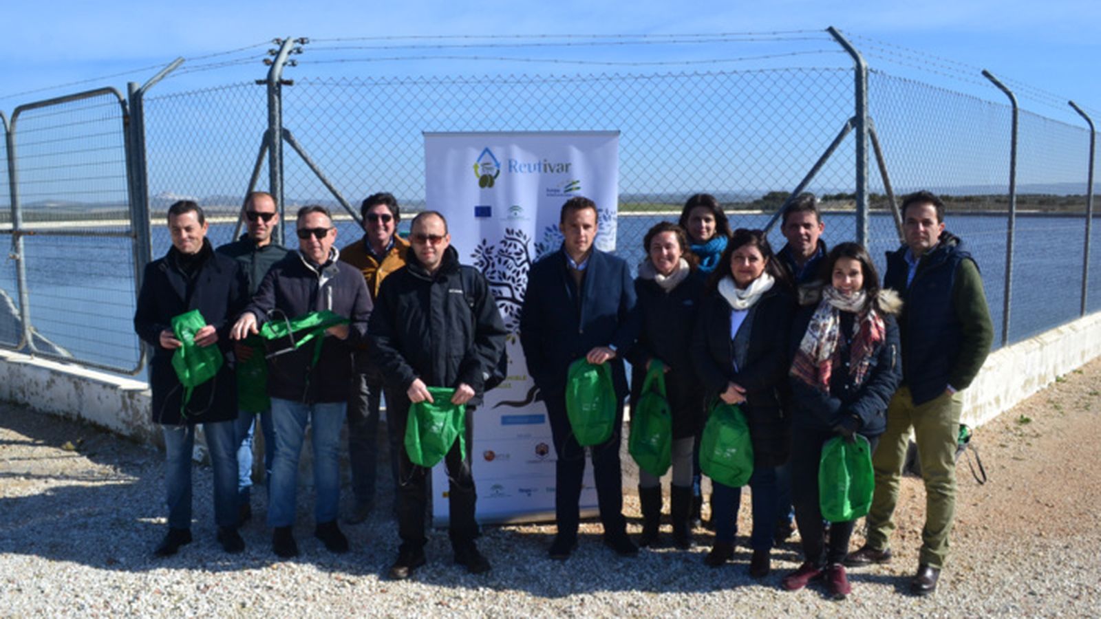 Grupo de los socios del proyecto Reutivar, en las instalaciones de la Comunidad de Regantes de Tintin.