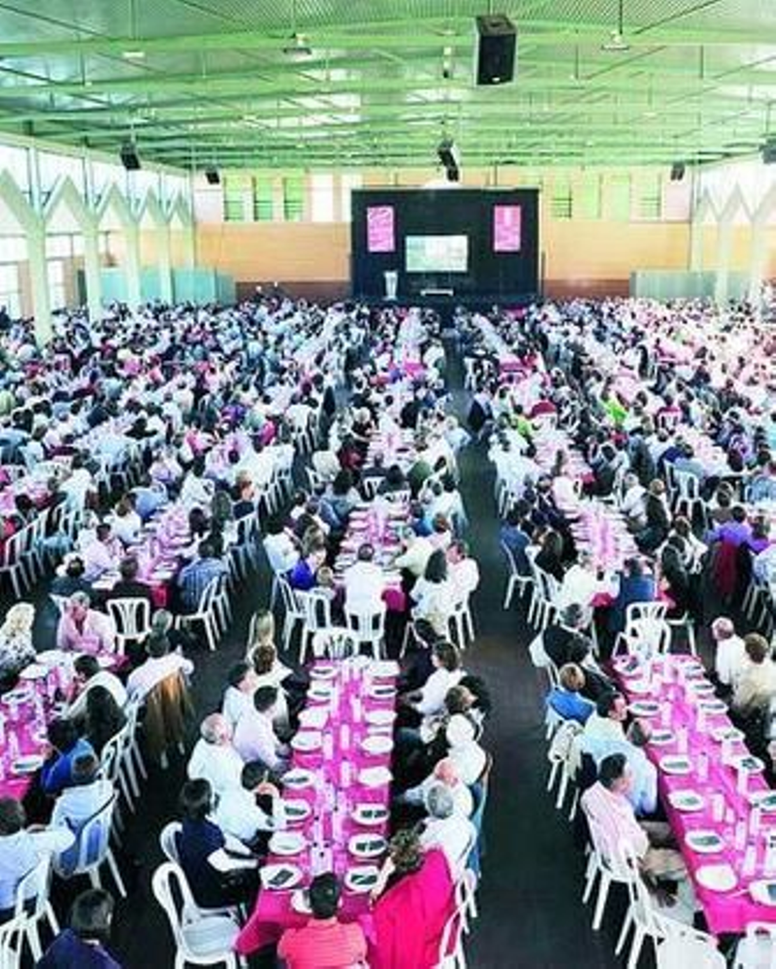 La cooperativa agasajó con una comida a unos 4.000 socios.