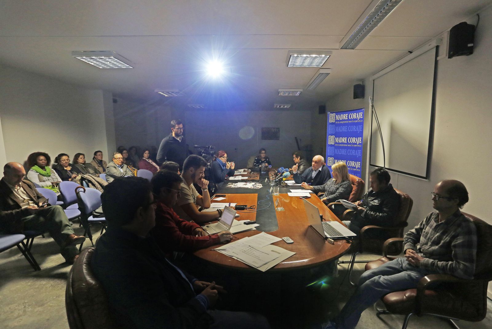 Un instante de la presentación de la memoria de Madre Coraje.