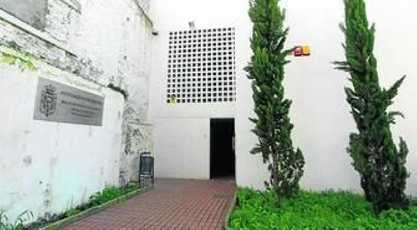 Los servicios sociales continúan funcionando en su actual edificio situado en el callejón del Gallo. Los servicios sociales continúan funcionando en su actual edificio situado en el callejón del Gallo.