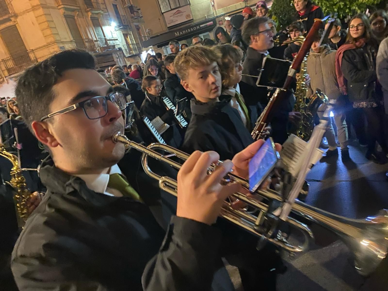 En imágenes: el Yaciente paseó su luto por las calles del centro de Jaén capital