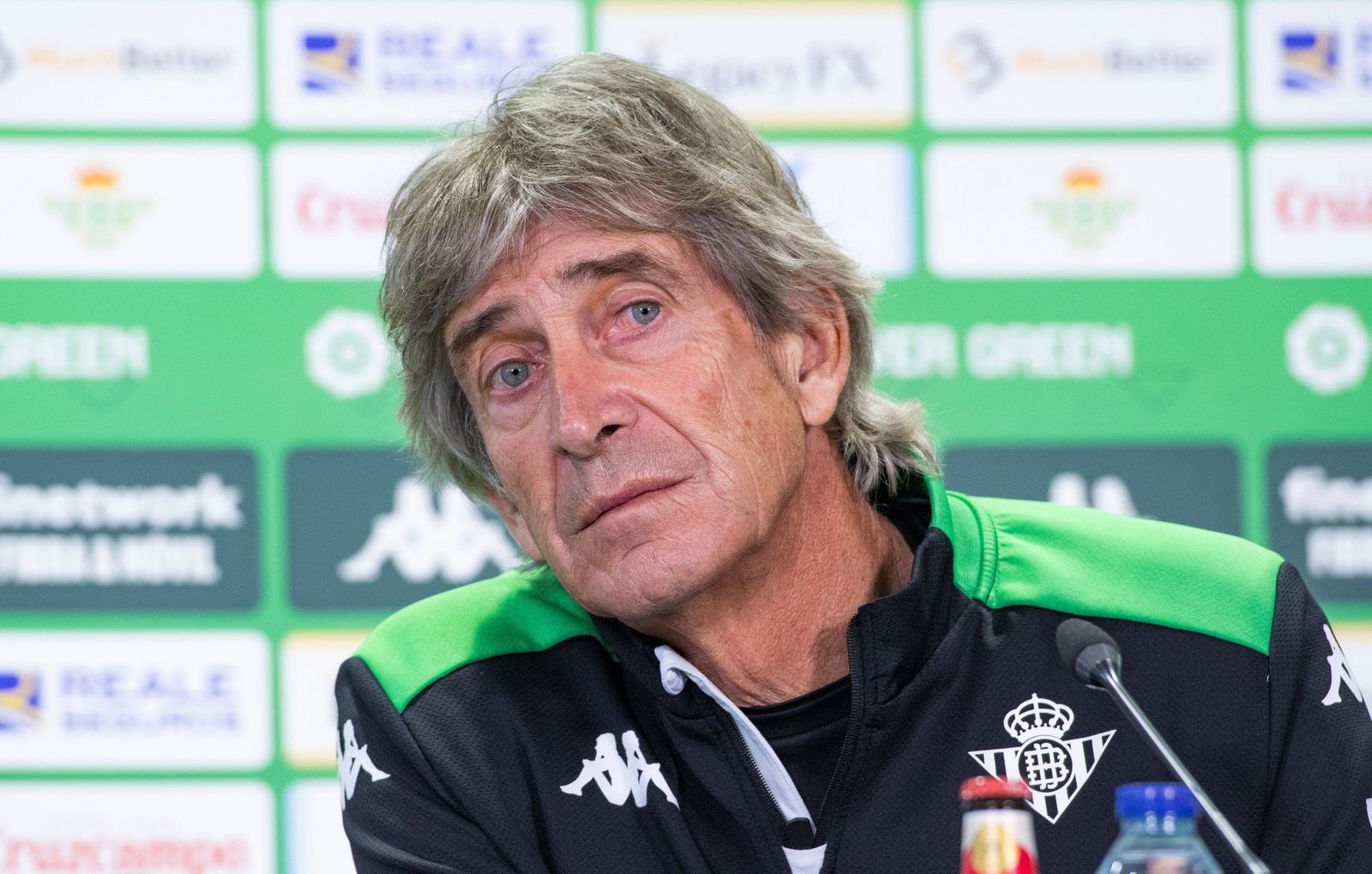 Manuel Pellegrini, durante una rueda de prensa de la última temporada.