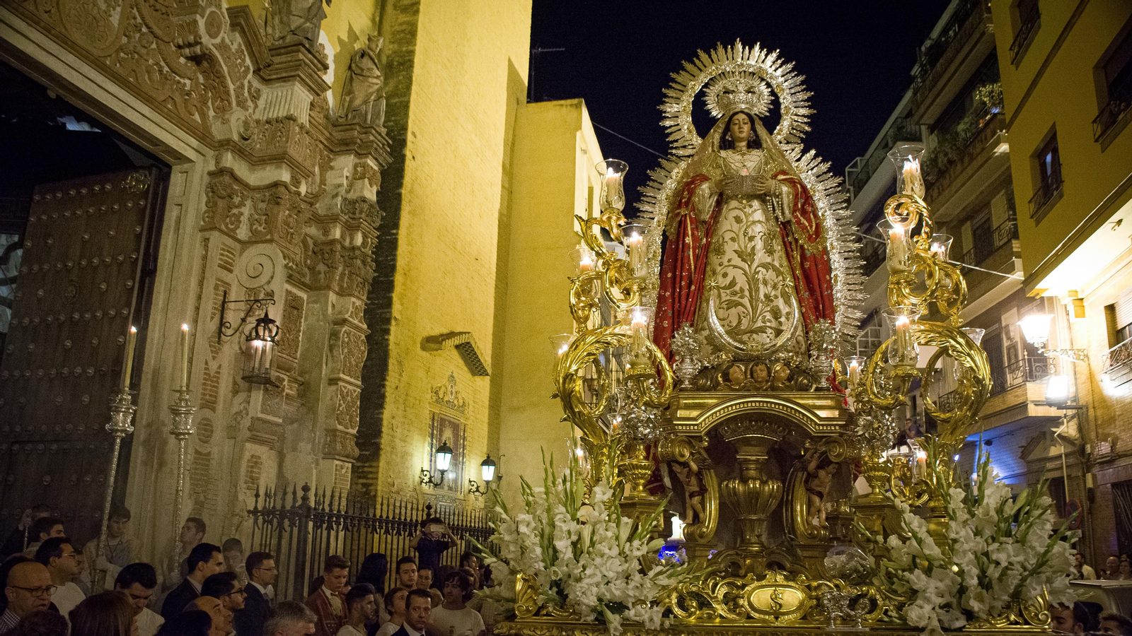 La Virgen de la Encarnación en su procesión anual La Virgen de la Encarnación en su procesión anual