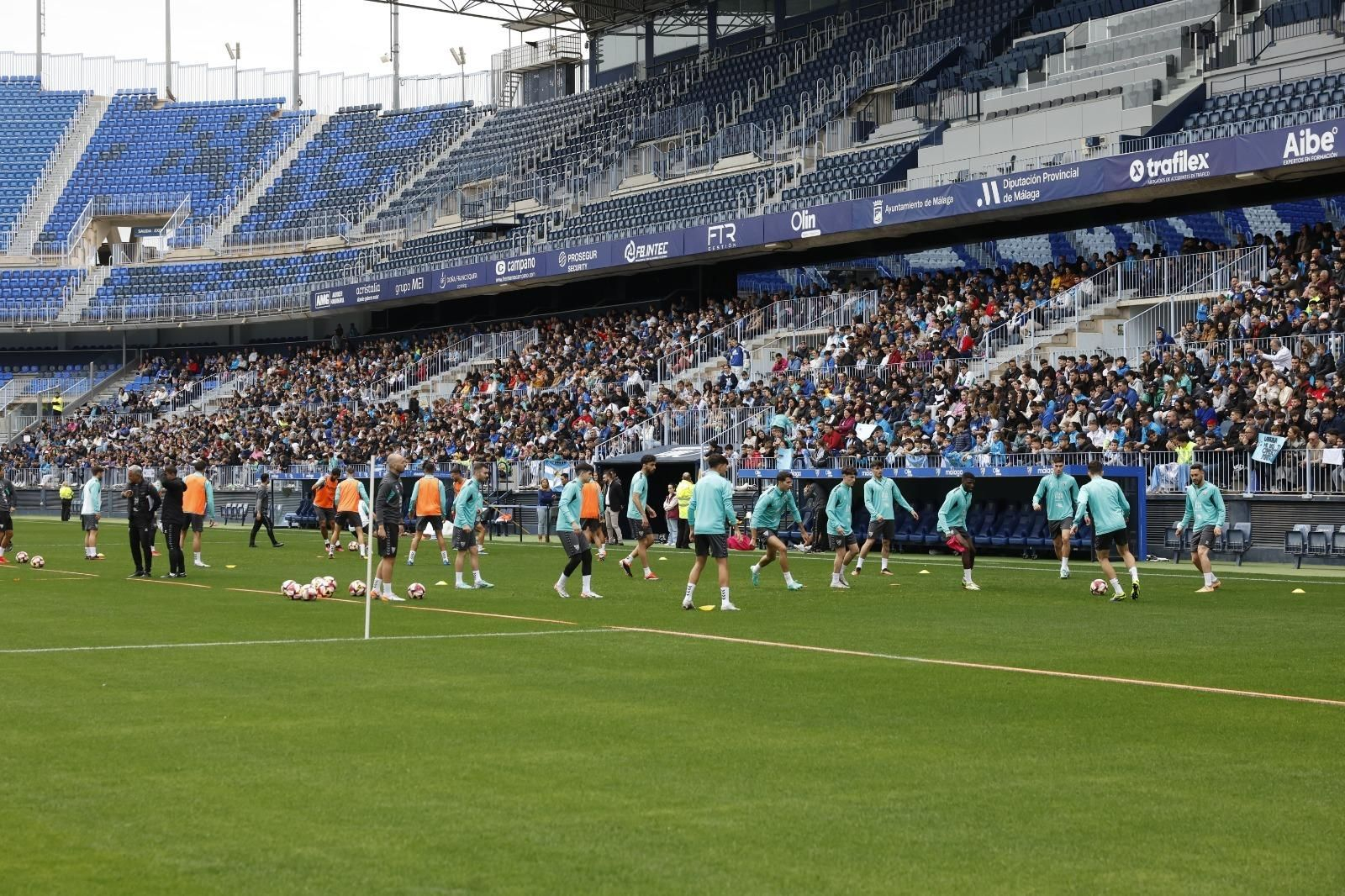 Baño de malaguismo en La Rosaleda en la víspera de Reyes