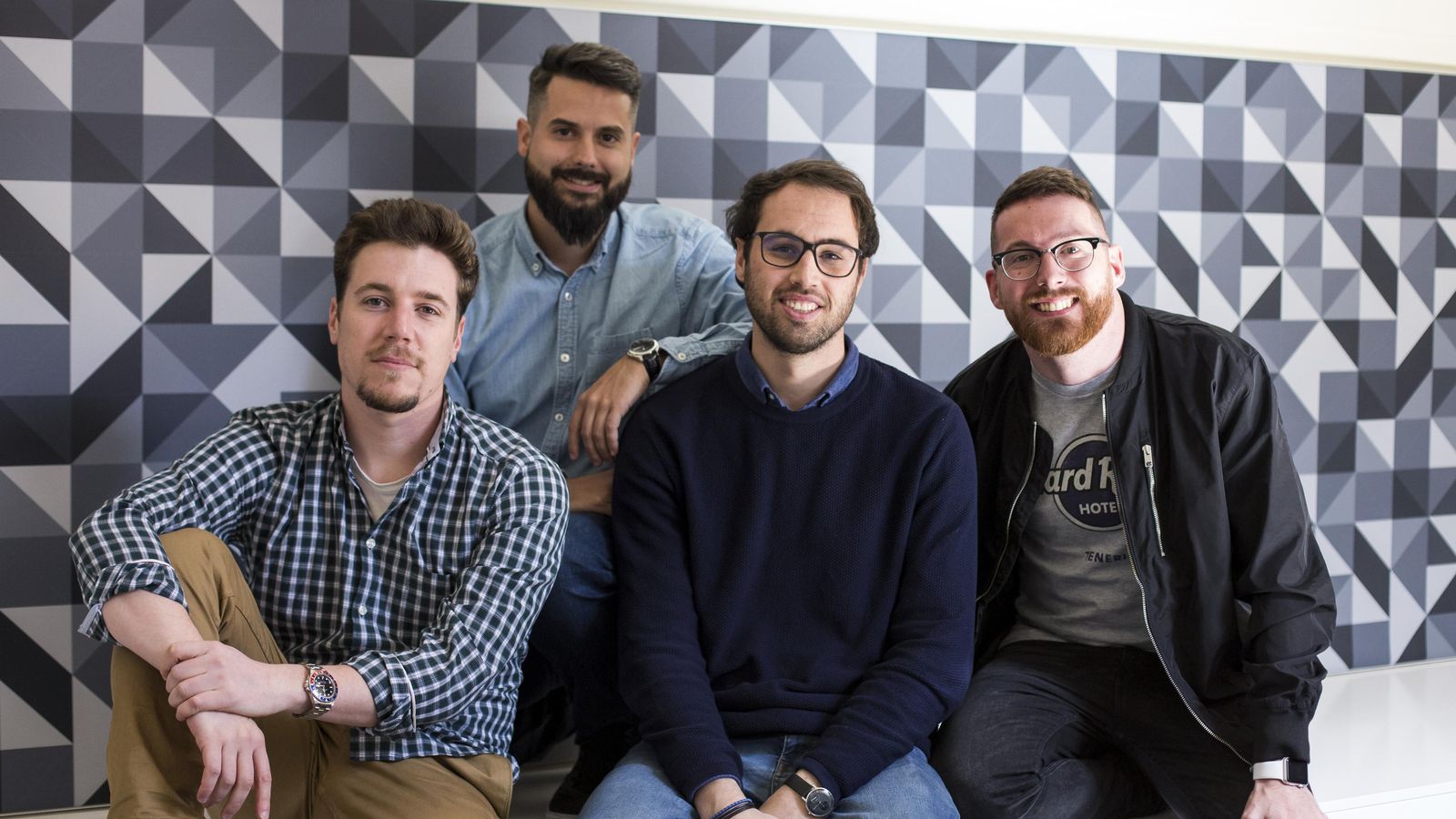 Pablo Ortuño Salmerón, en el centro, rodeado por el resto de fundadores de BuscoExtra