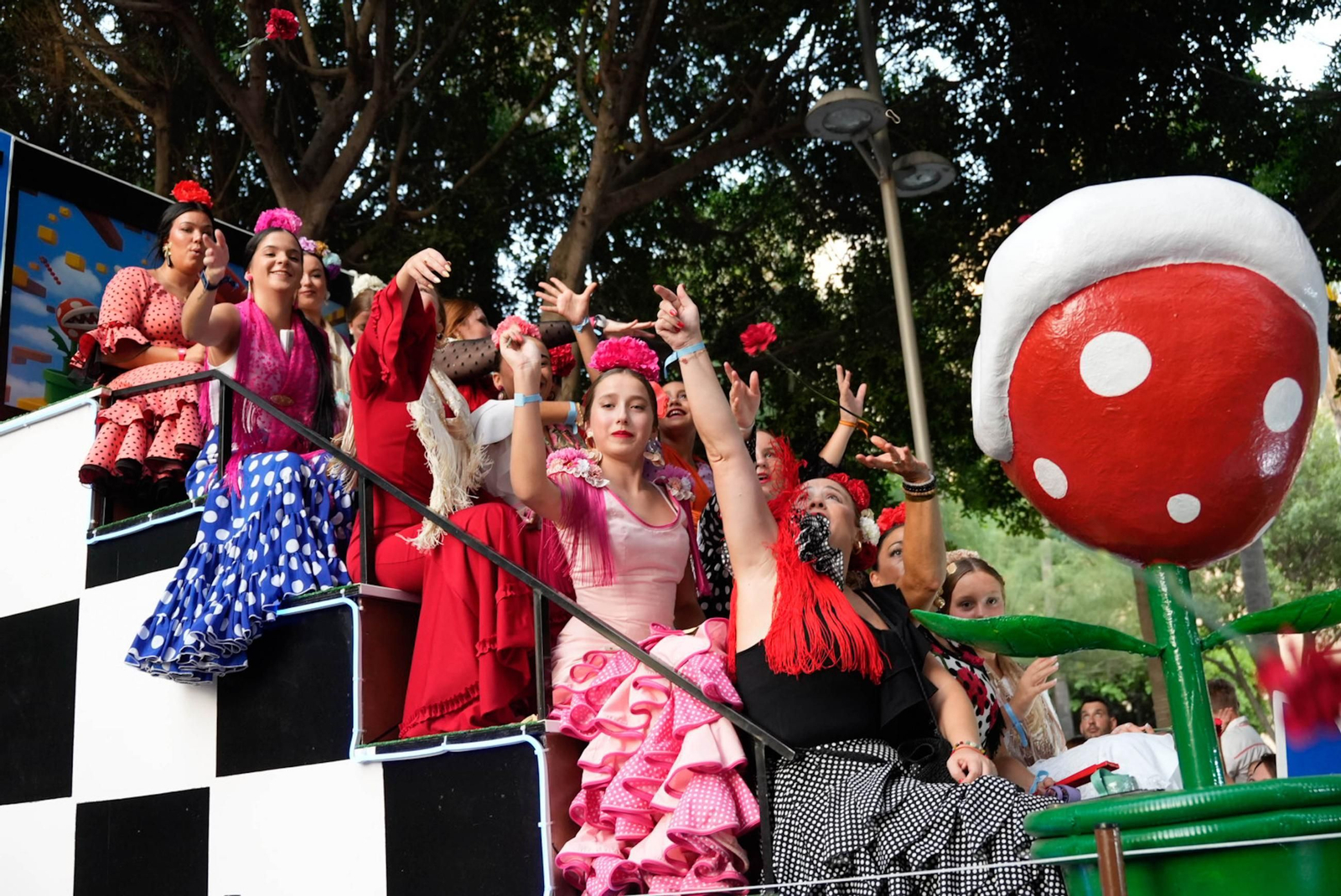 Así se ha vivido la Batalla de Flores en la Feria de Almería
