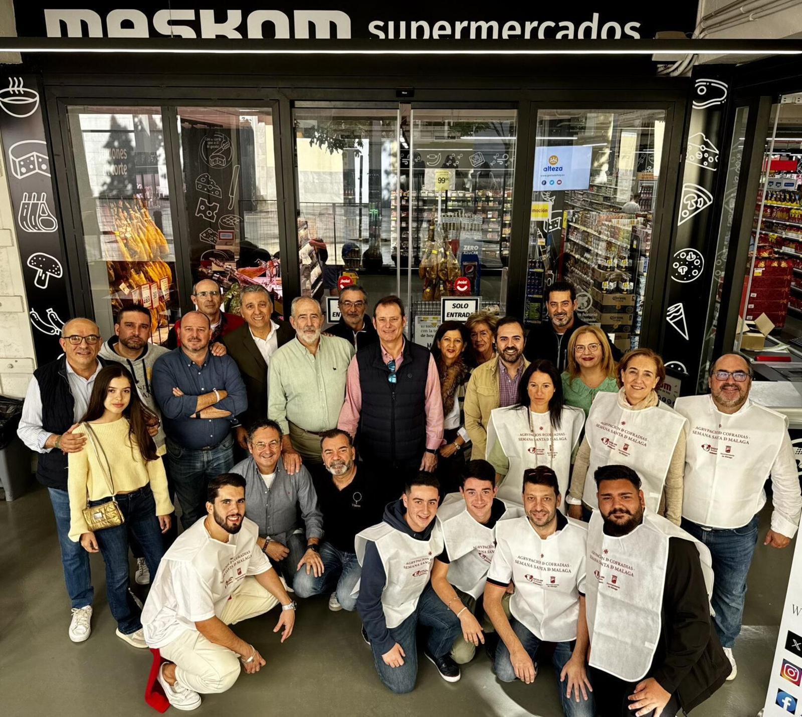 Cofrades participantes en la Gran Recogida.