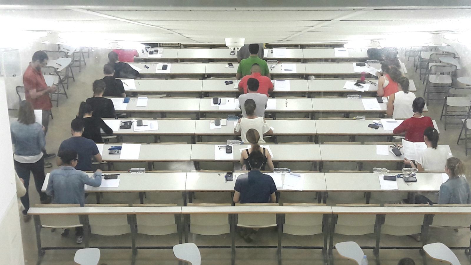 Aula de Ciencias Económicas y Empresariales donde se están realizando los exámenes