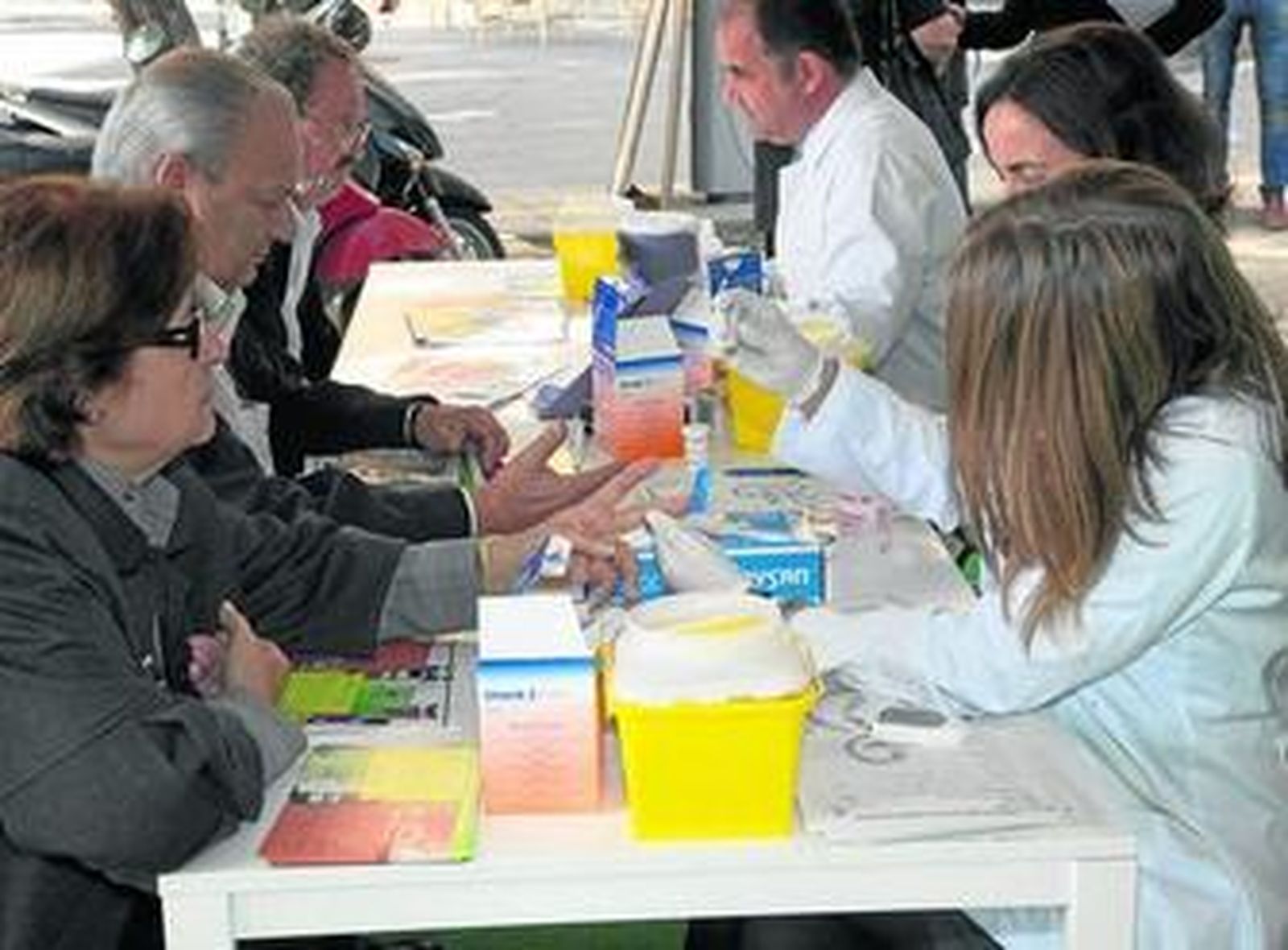 Campaña para realizar medidas de glucosa en sangre para prevenir la enfermedad.