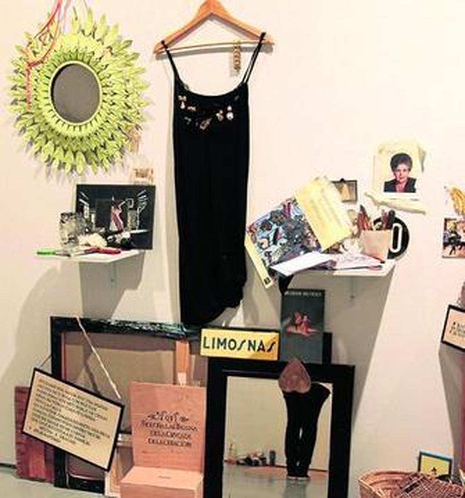 Un fragmento del estudio que ha recreado Susana Ibáñez, un espacio que destila una deliciosa ironía.