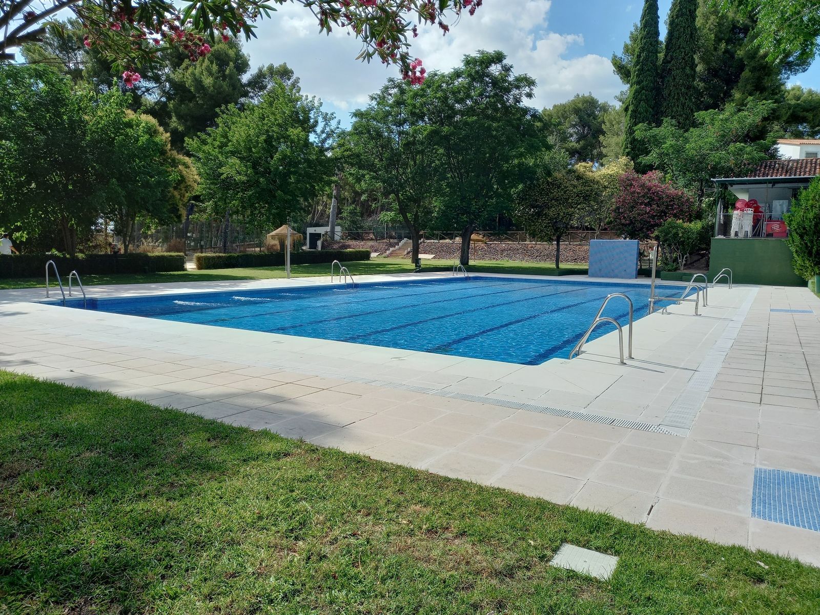 Piscina del Polideportivo Francisco Manzano de Puente Genil.