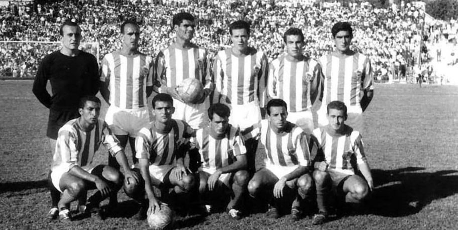 Marañón, el primero por arriba a la derecha, en la formación inicial del primer partido del curso 62-63.