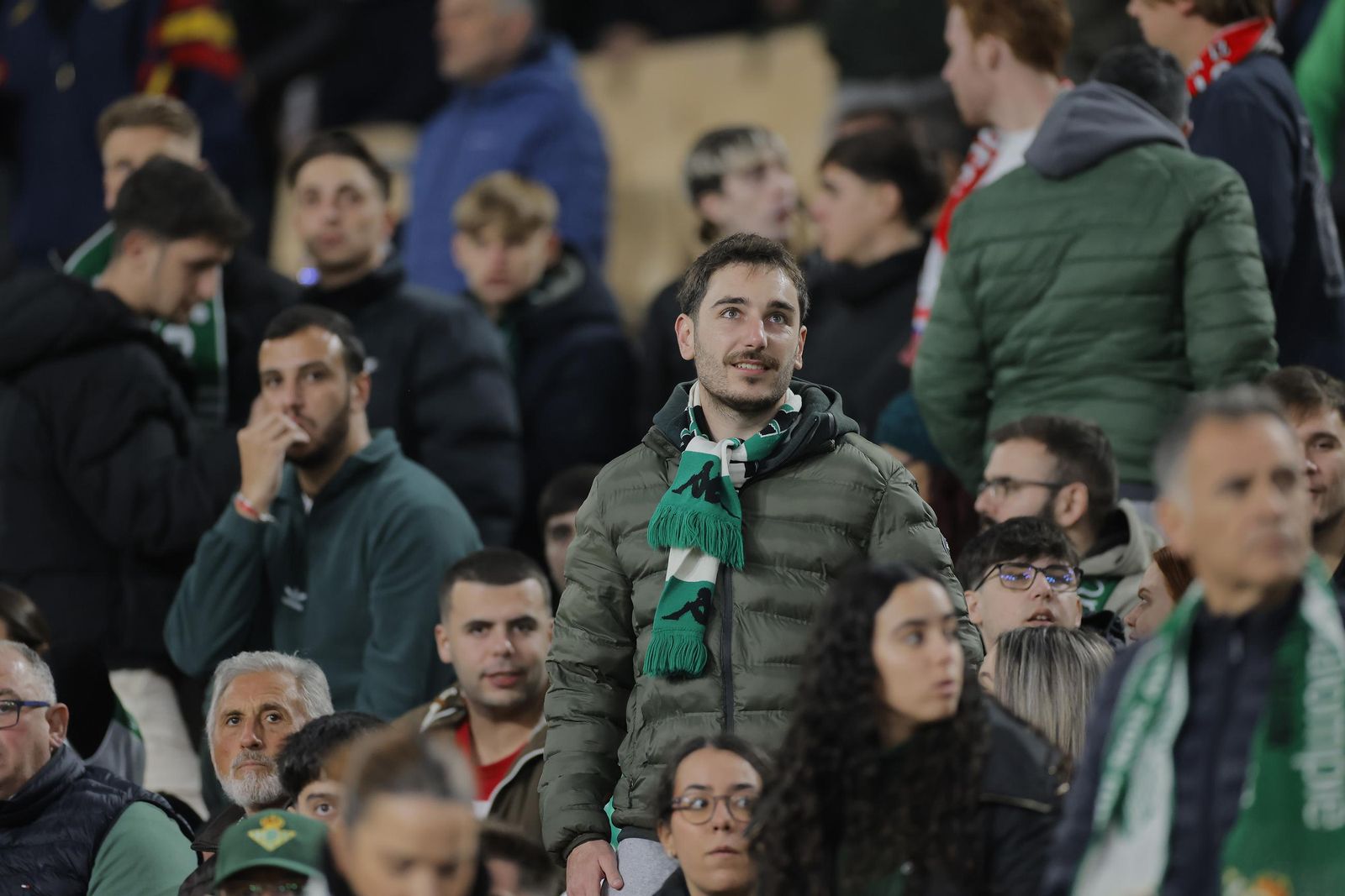 Búscate en las fotos del Betis - Utrecht