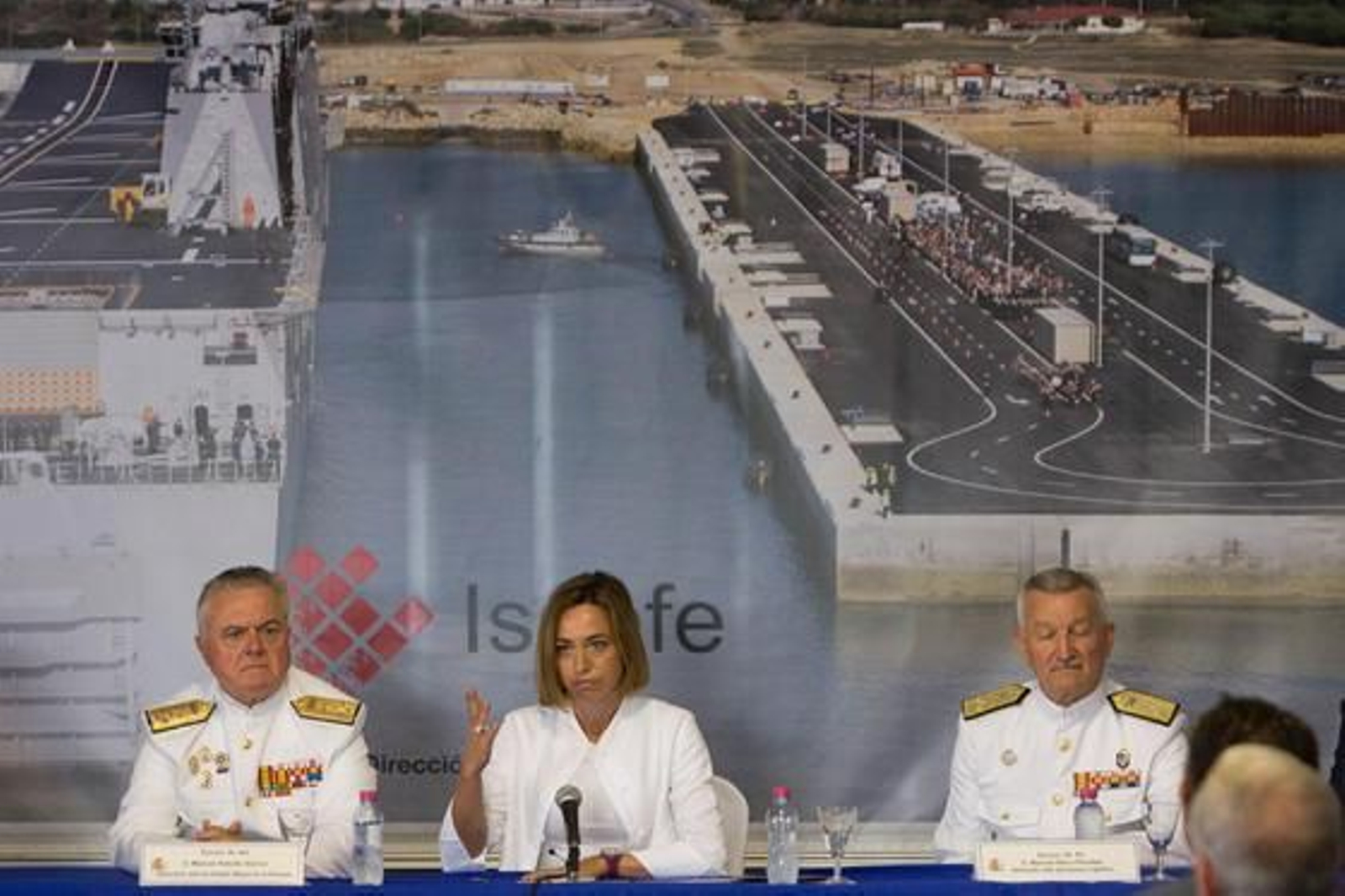 La ministra Chacón inaugura el muelle 4 de la base de Rota y preside la entrega del BAM ´Meteoro´

Foto: Borja Benjumeda