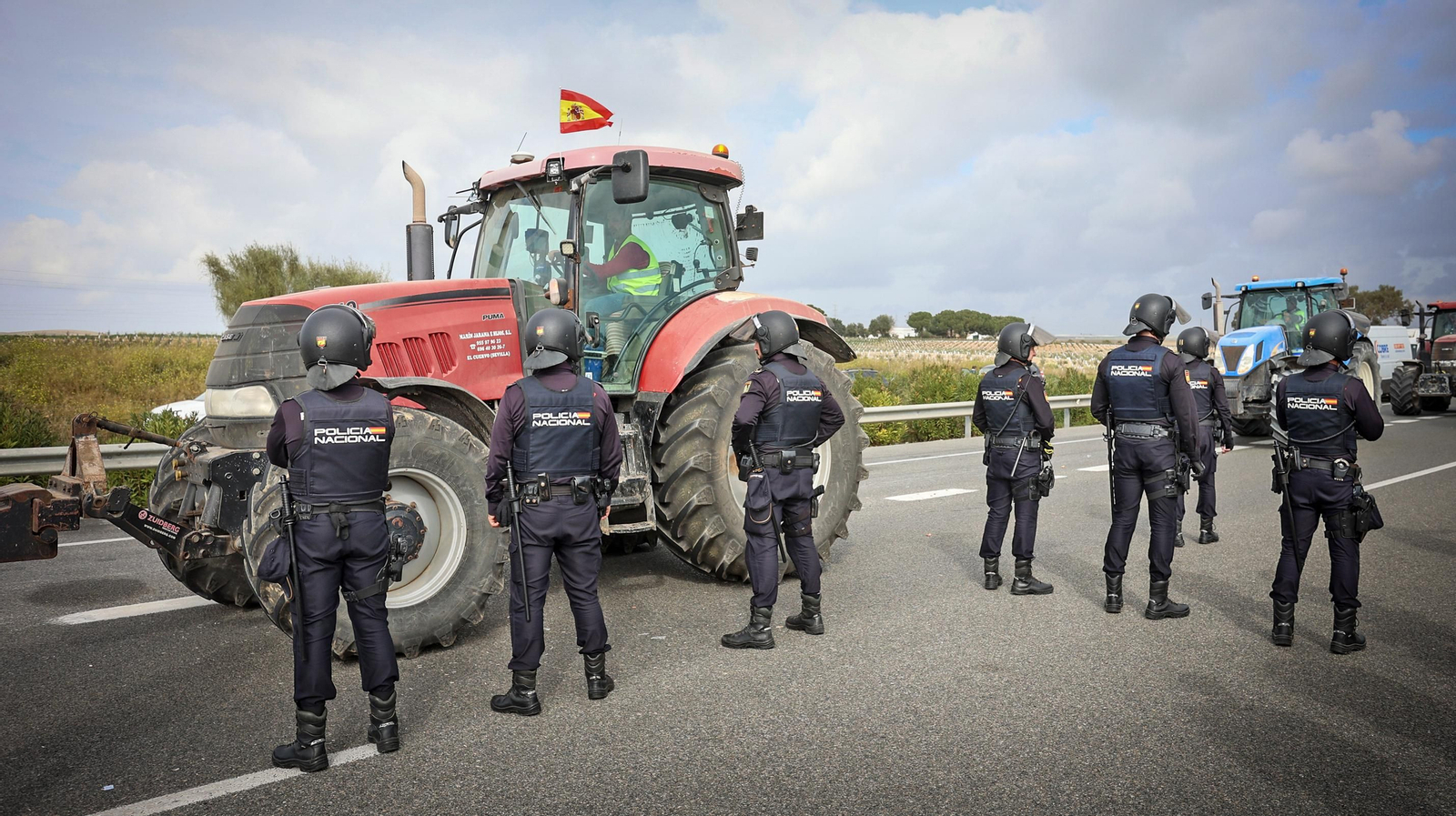 Mucha policía y pocos tractores