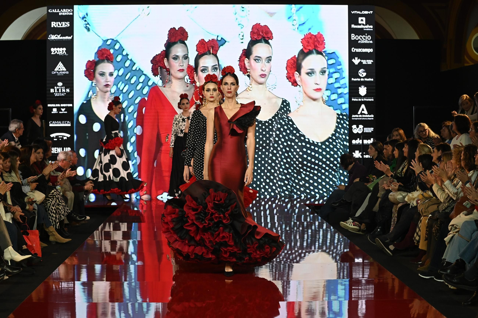 Huelva Flamenca 2025: Desfile De Lunares y Volantes