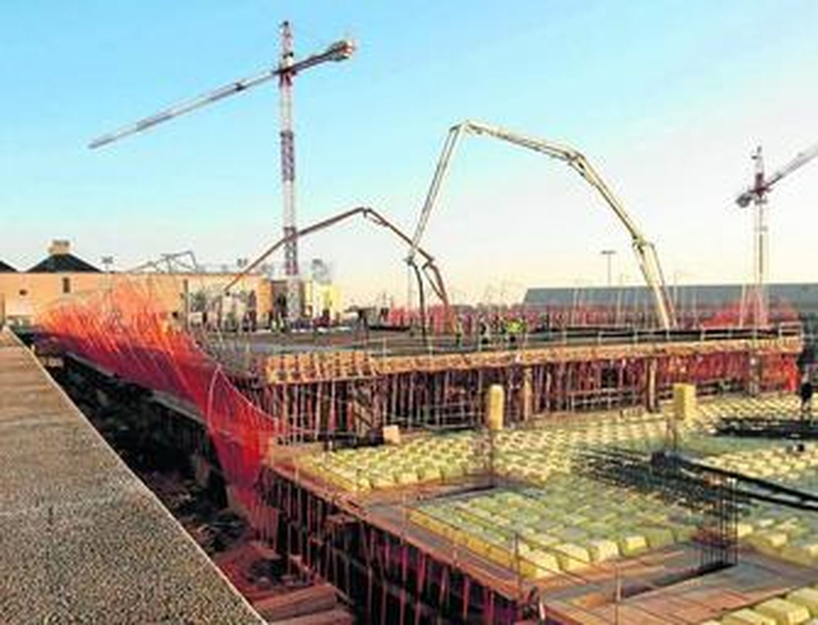 Aspecto que mostraban las obras del aparcamiento del aeropuerto el pasado enero.