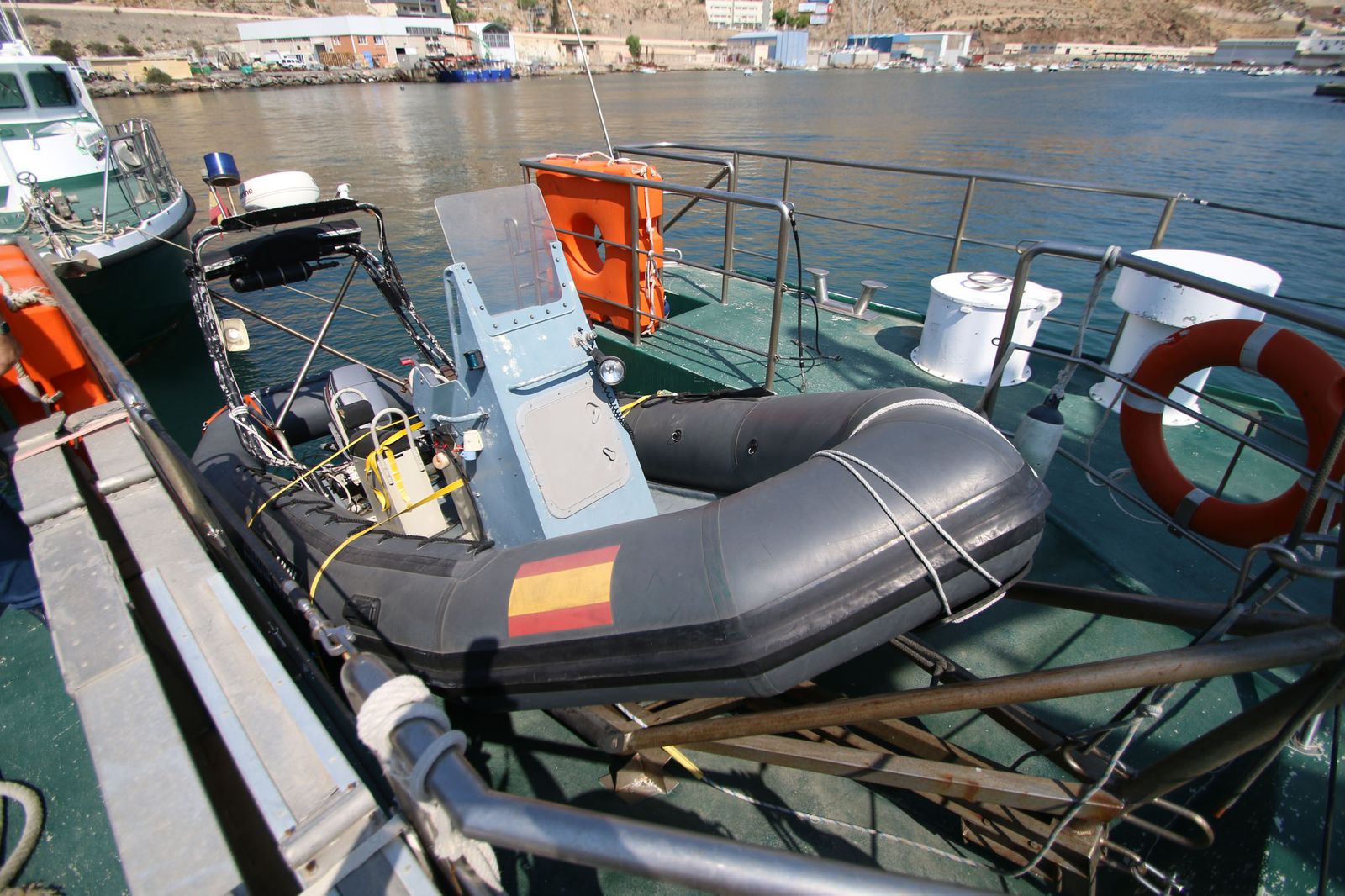 Una embaración del Servicio Marítimo.