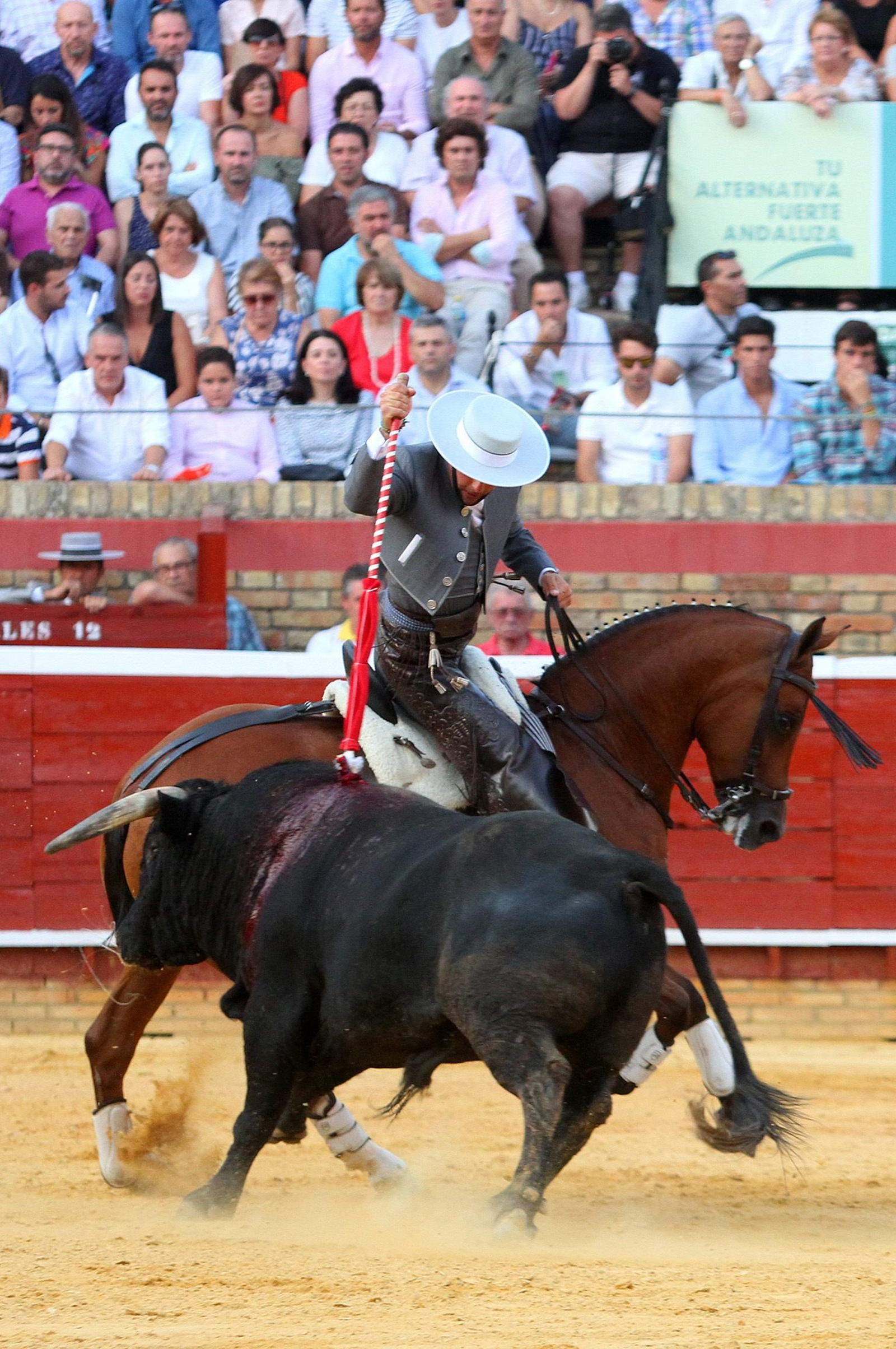 Imágenes de la corrida de rejones de Pablo Hermoso de Mendoza, Andrés Romero y Lea Vicens.