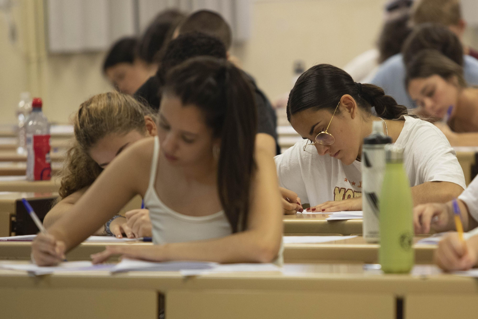 Alumnas en un examen de Selectividad, en una imagen de archivo.