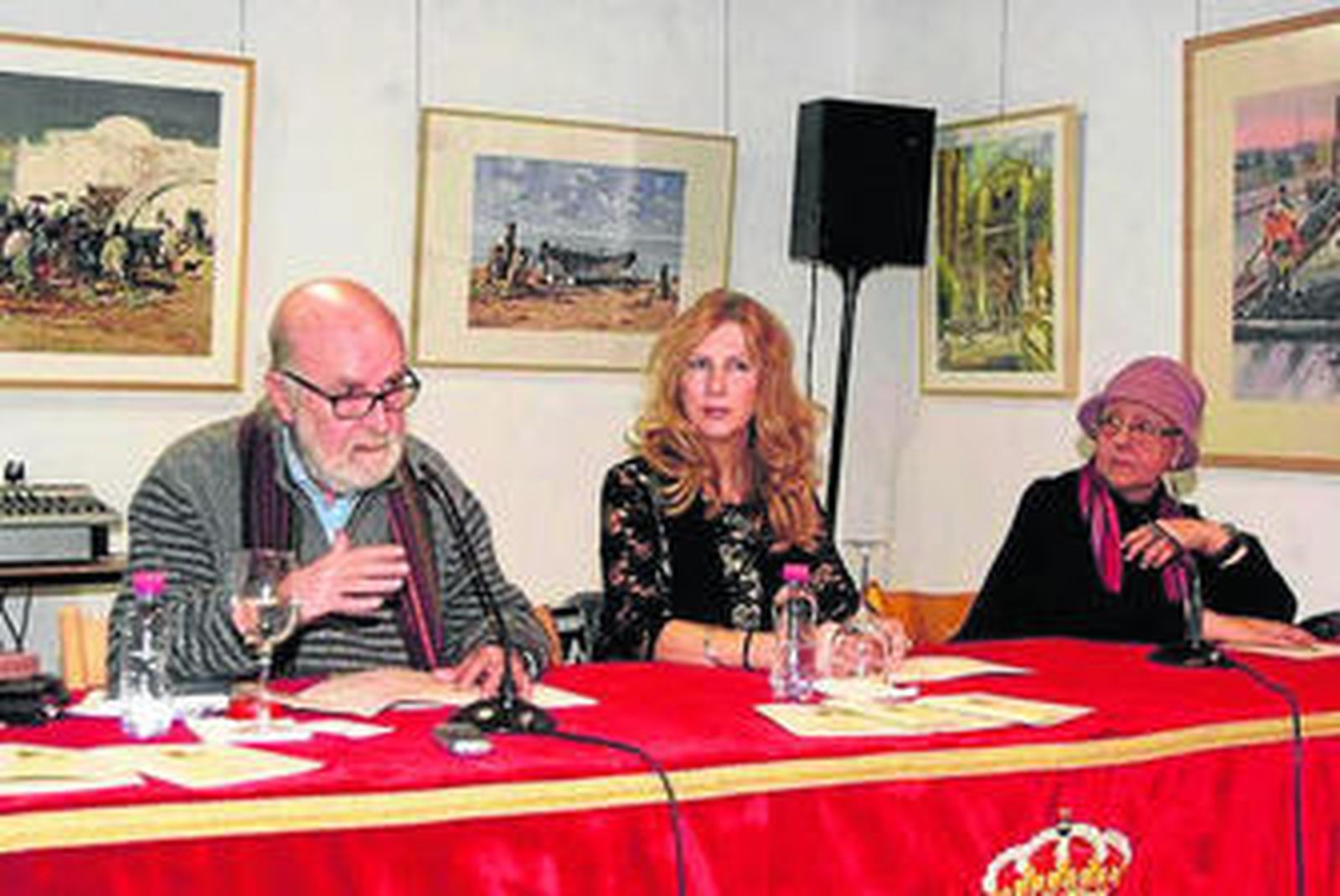 José García Pérez acompañado de María Dolores Ortega y Pilar Quirosa.