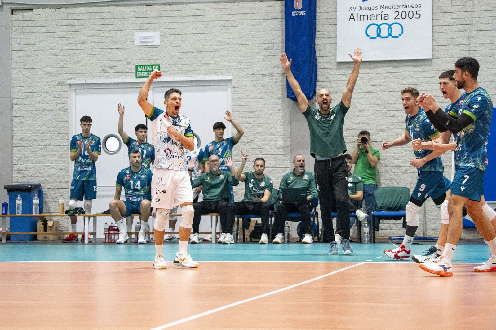 Las imágenes del partido entre Unicaja Costa de Almería y Pamesa Teruel de Superliga de voleibol