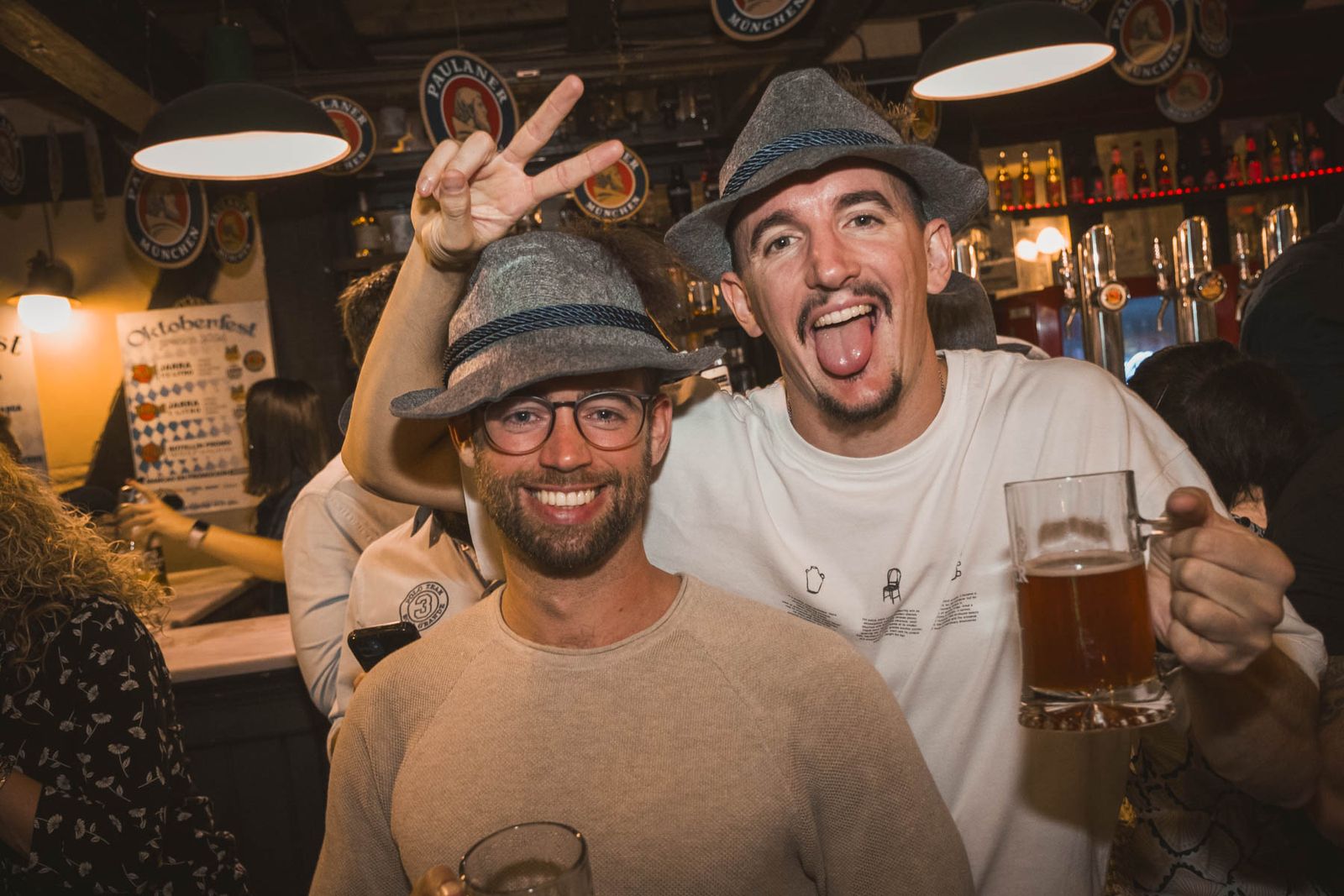 Búscate en las imágenes del viernes 27 de septiembre en el Oktoberfest en Plaza Canterbury en Jerez