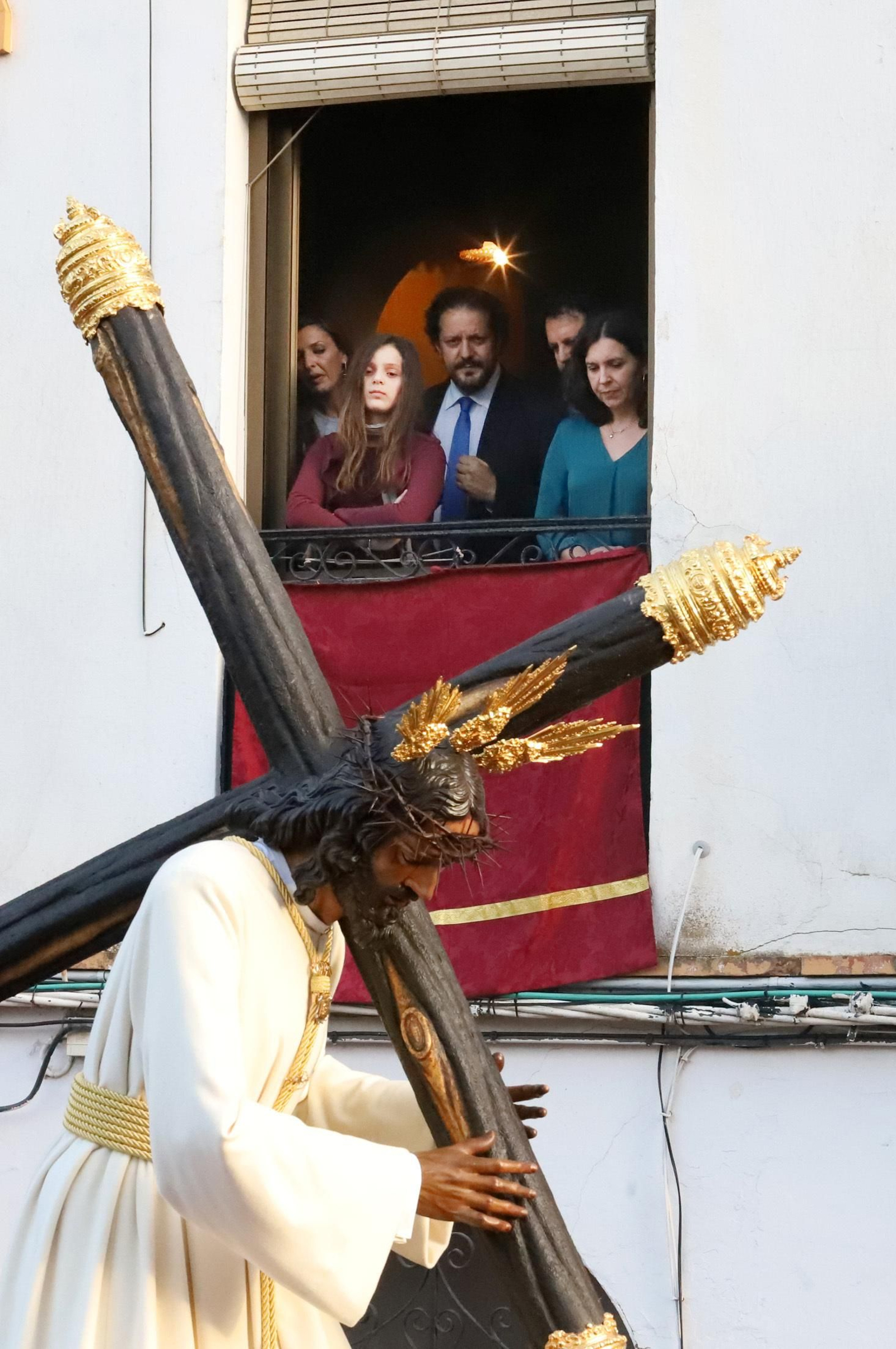 Imágenes de la procesión de Pasión en Huelva