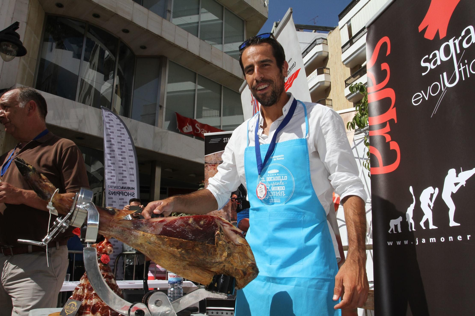 Record Guinnes del bocadillo de jamón mas grande del mundo, en Huelva