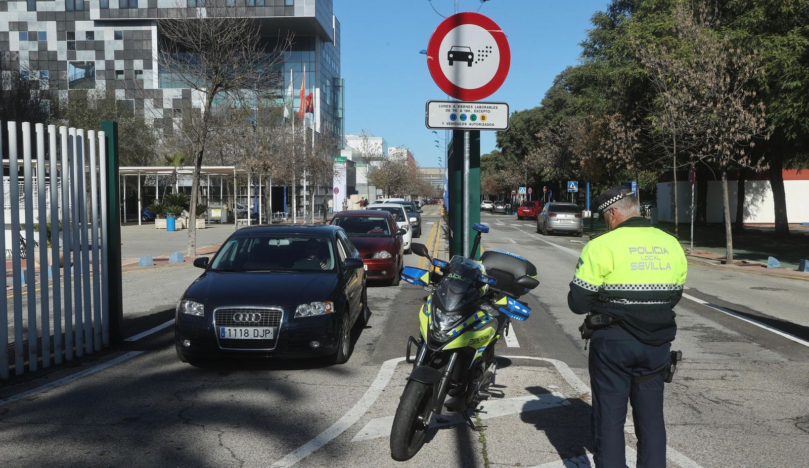 La Zona de Bajas Emisiones de Sevilla sólo está operativa en la Cartuja.