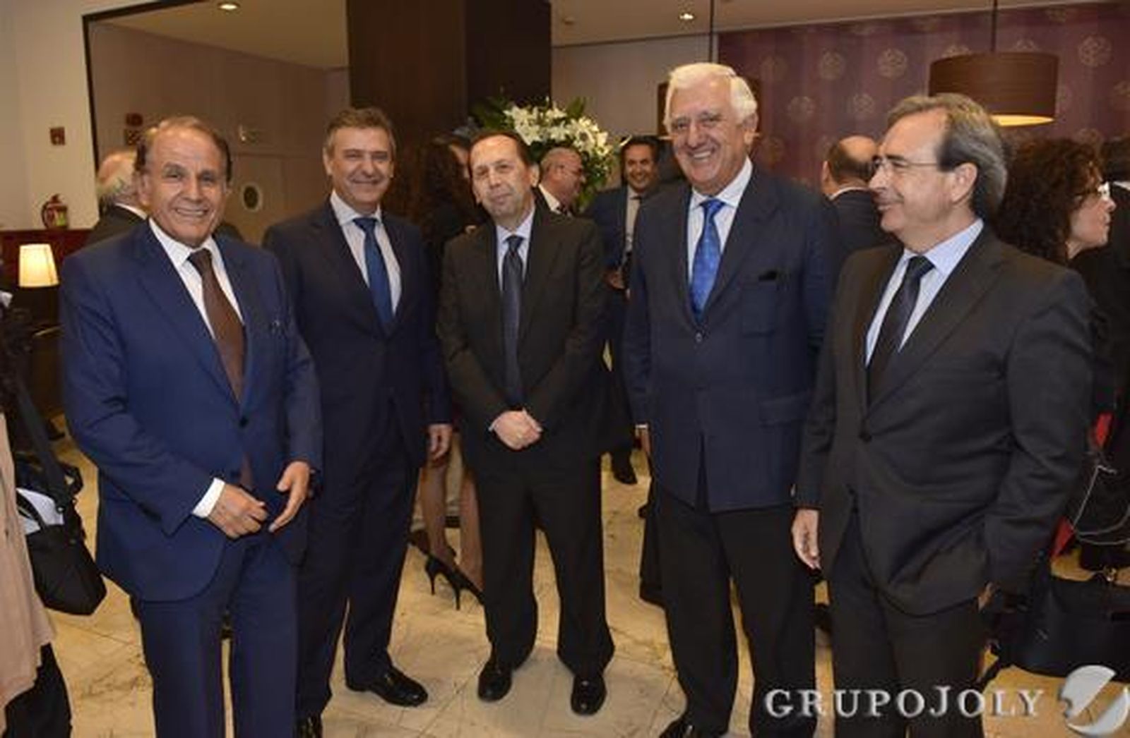 Antonio Pascual, presidente de la Fundación Sevillana-Endesa; Francisco Arteaga, director de Endesa en Andalucía; José Antonio Carrizosa; el empresario Santiago Herrero y Juan Carlos Fernández, director general del Grupo Joly. / Reportaje gráfico: Juan Carlos Vázquez y Victoria Hidalgo