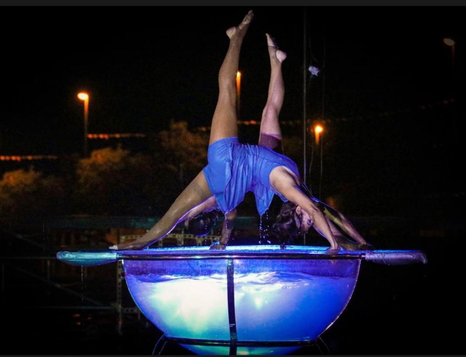 Una imagen del espectáculo acuático de acrobacia que se podrá ver este sábado.