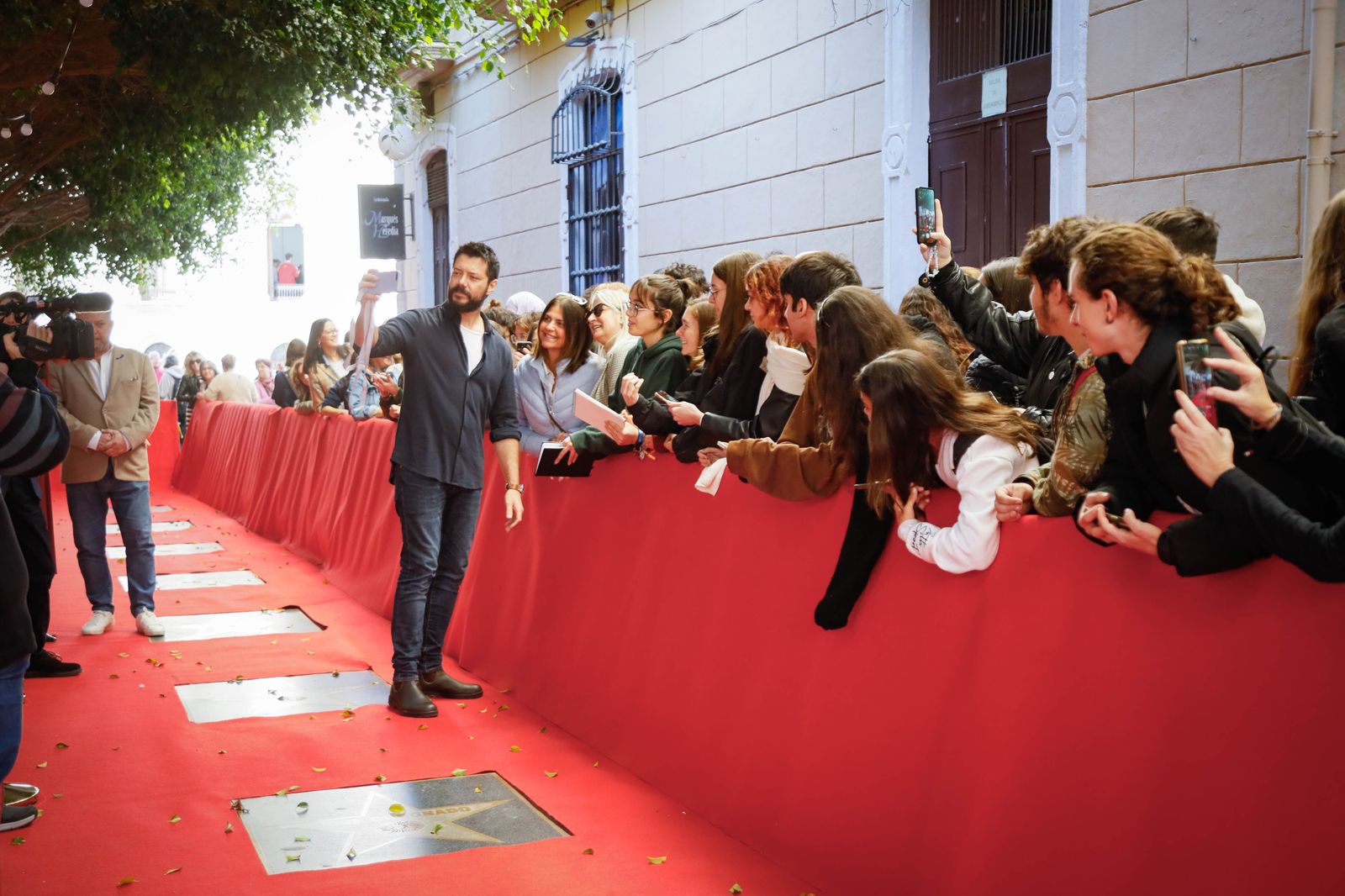 Imágenes en el paseo de la fama de Álvaro Morte