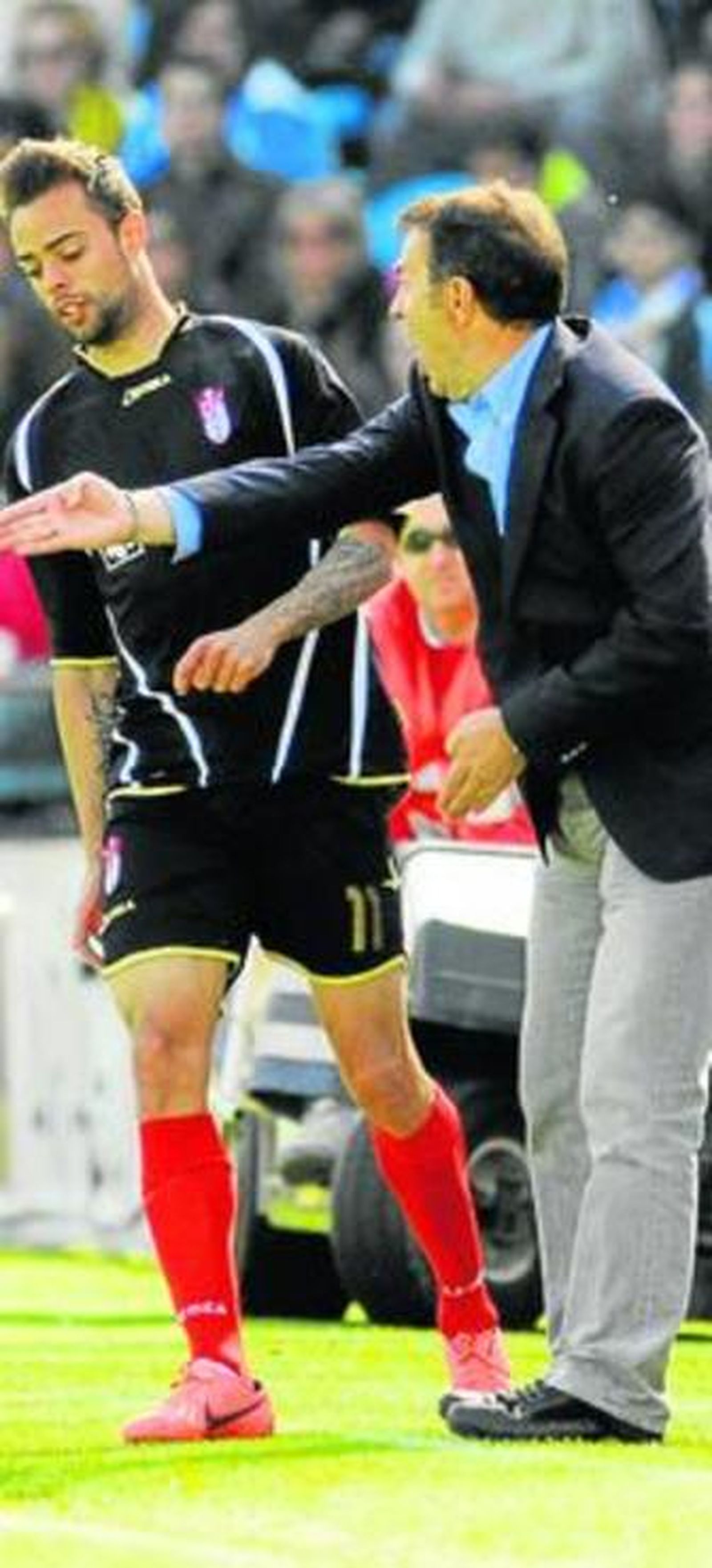 Abel Resino corrige con vehemencia a Benítez.