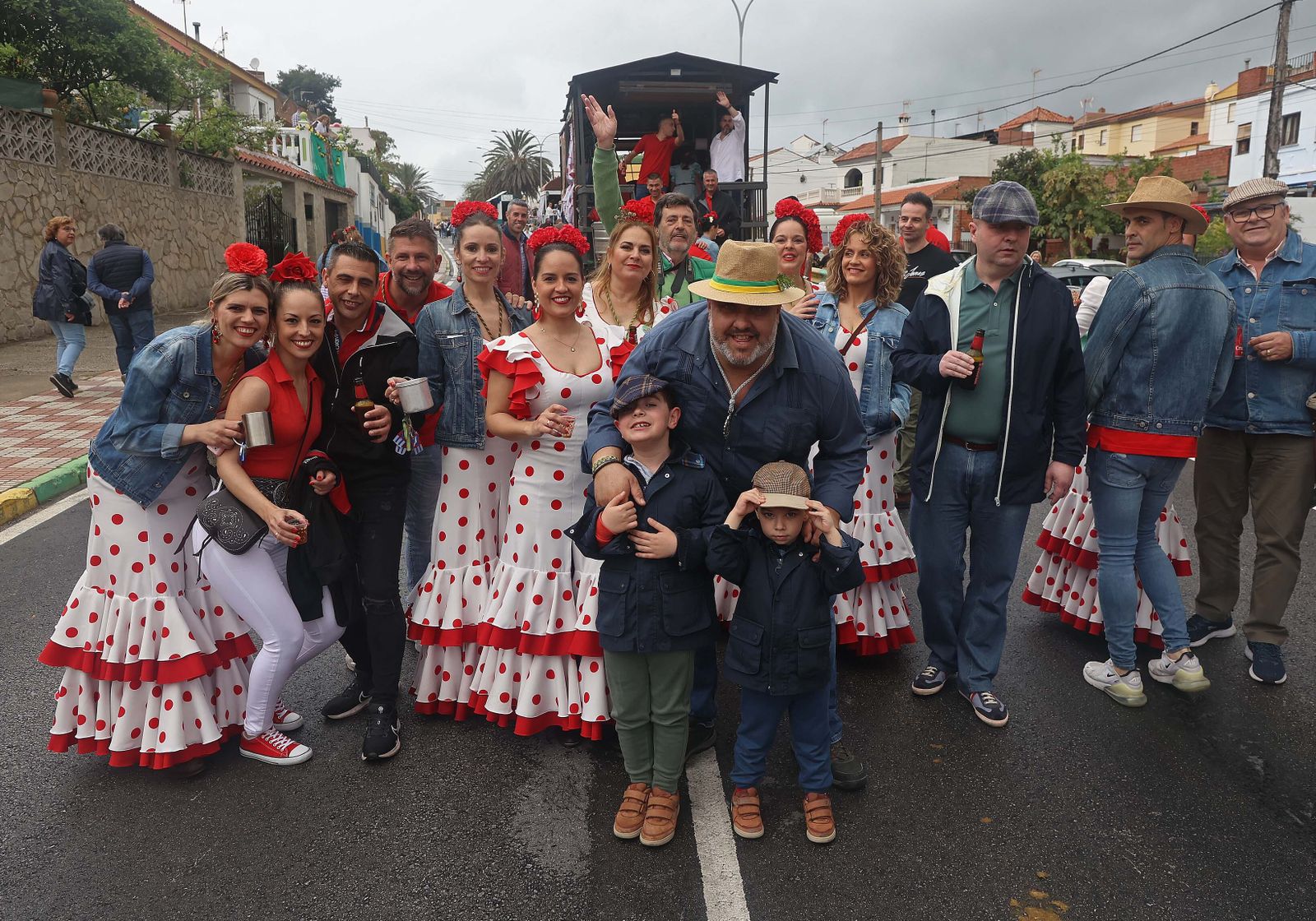 Búscate en las fotos del sábado en la romería de Los Barrios