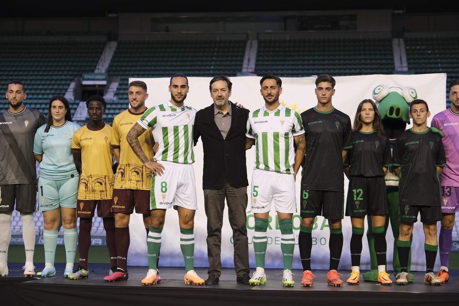 Las mejores fotos de las nuevas camisetas del Córdoba CF Las mejores fotos de las nuevas camisetas del Córdoba CF