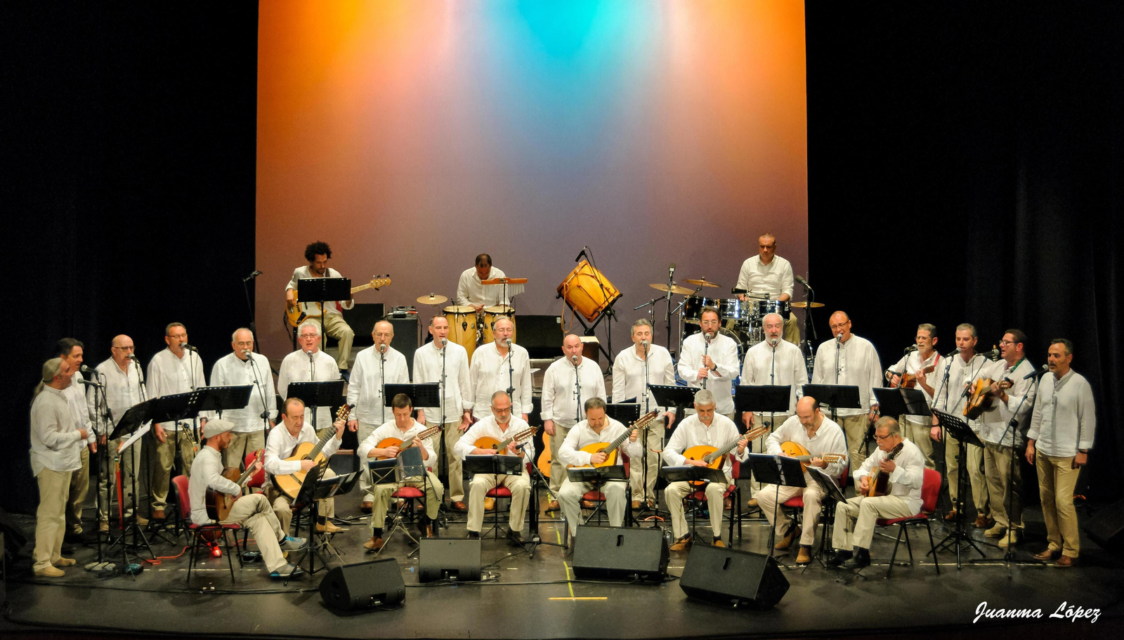 Almenara está cosechando un gran éxito con su último disco.